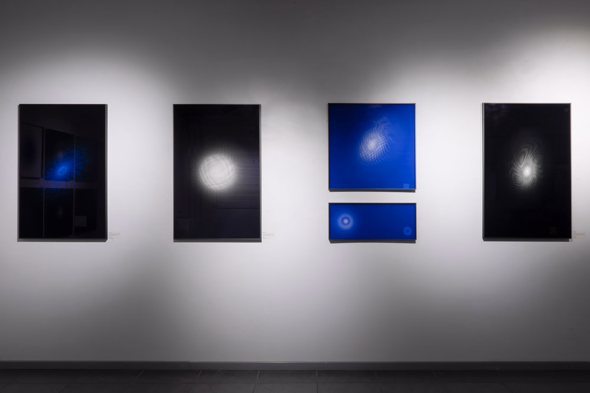 Vista de instalación de Cosmos de Arturo Fermandois, Universidad Andrés Bello, Santiago, Chile, 2025 (7)